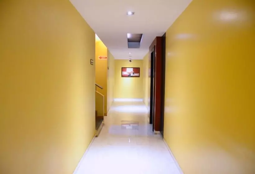 هتل Avezeekaa Corporate Residency