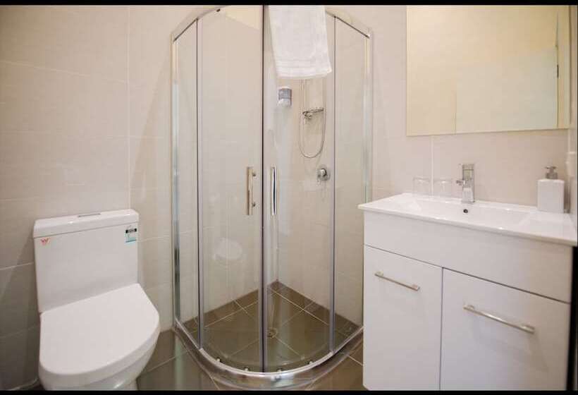 בית מלון כפרי Grand Central Serviced Apartments