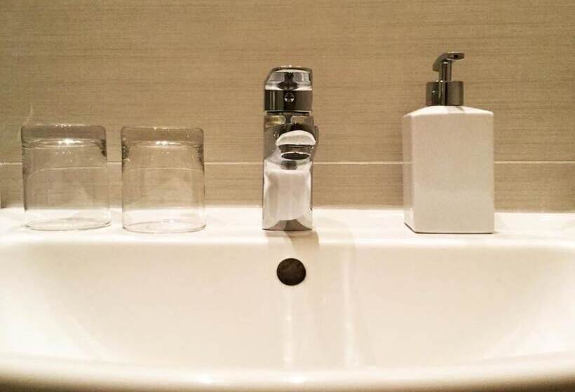 בית מלון כפרי Grand Central Serviced Apartments