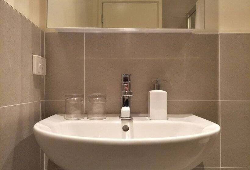 בית מלון כפרי Grand Central Serviced Apartments