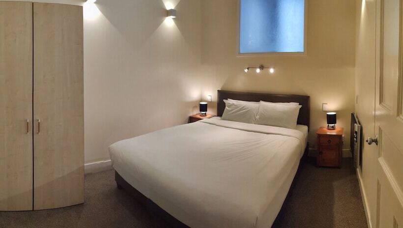 בית מלון כפרי Grand Central Serviced Apartments