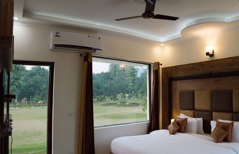 استراحتگاه Aranya The Kanan