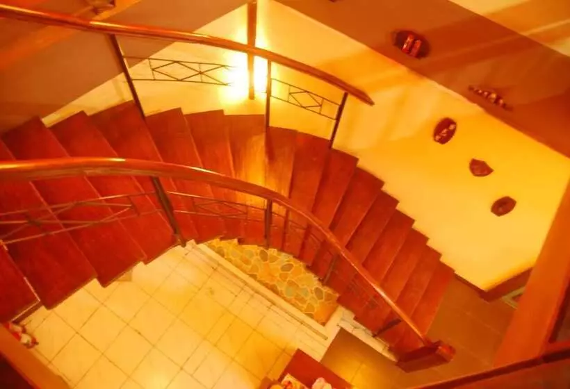 تختخواب و صبحانه Centro Mactan Suites