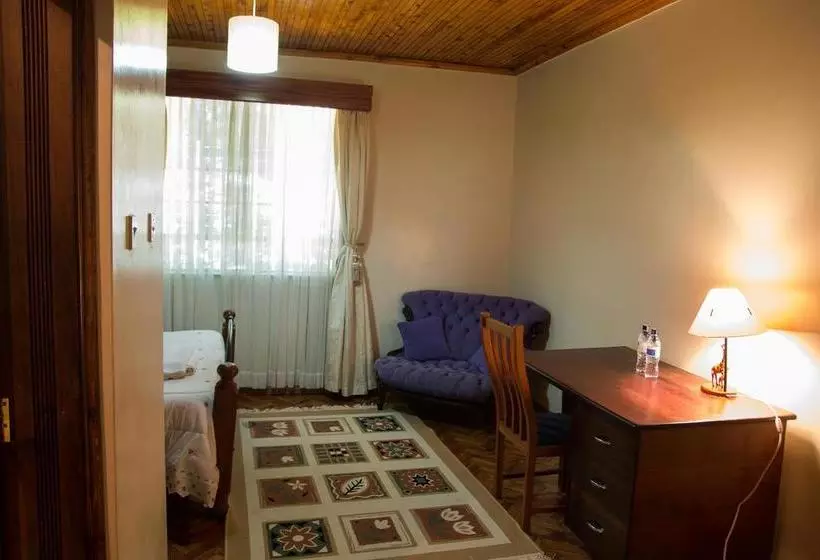 تختخواب و صبحانه Just At Home Guest House