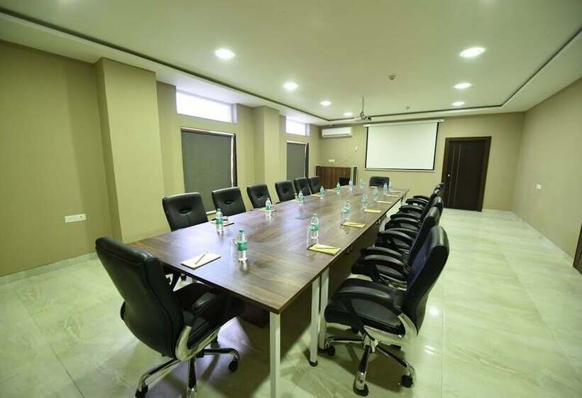 בית מלון כפרי Aloha City Stay Raipur