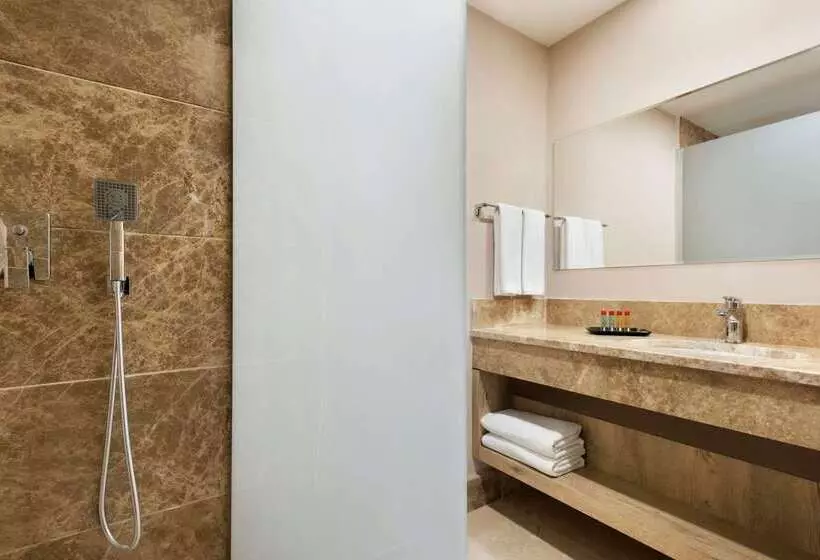 ホテル Ramada Encore Gebze