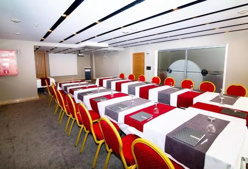 ホテル Ramada Encore Gebze