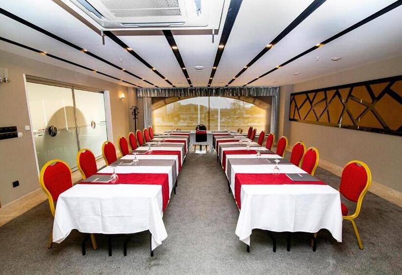 酒店 Ramada Encore Gebze