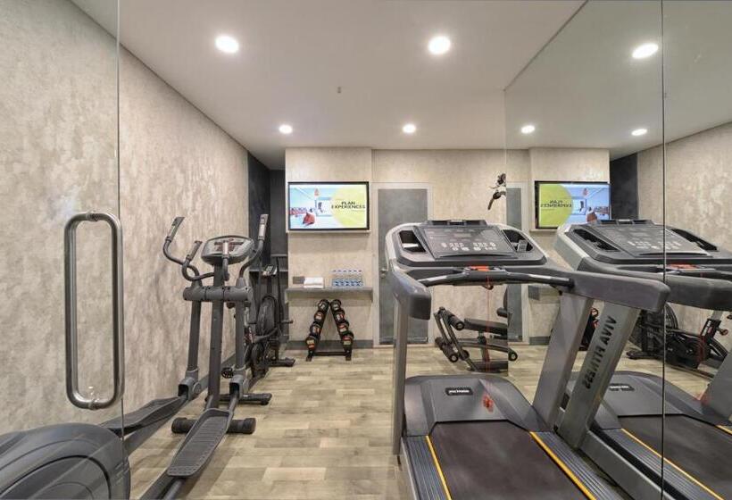 בית מלון כפרי Regenta Central Antarim Ahmedabad