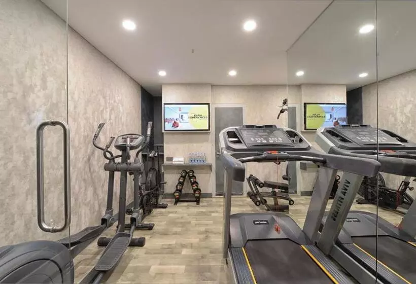 Hotelli Regenta Central Antarim Ahmedabad
