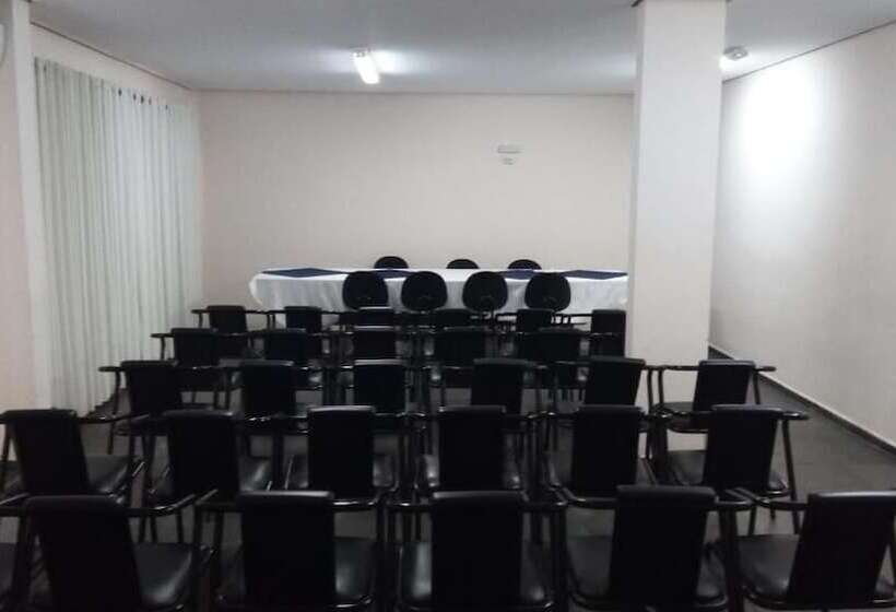 ホテル Riviera Lins