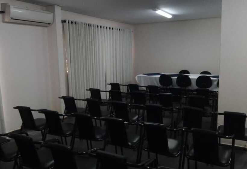 ホテル Riviera Lins