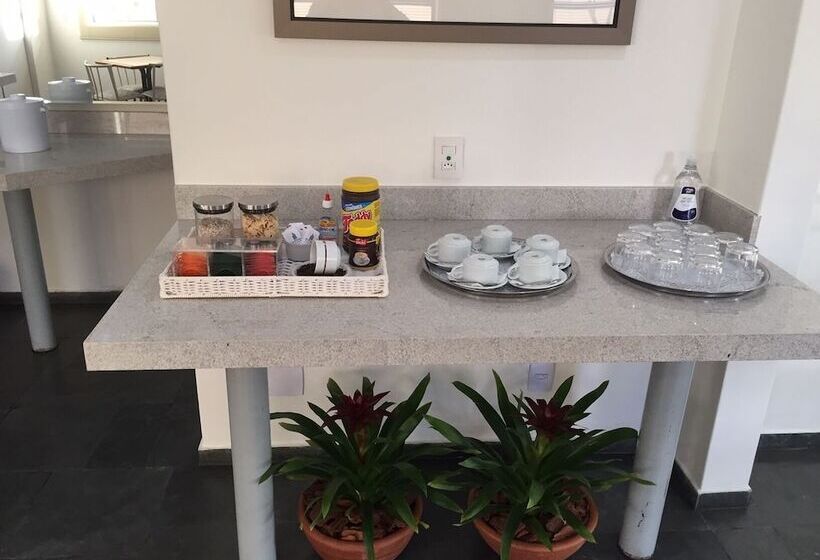 ホテル Riviera Lins