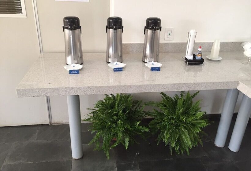 ホテル Riviera Lins