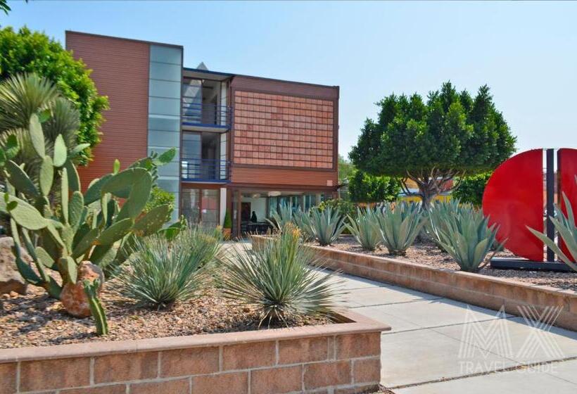 تختخواب و صبحانه Kubo