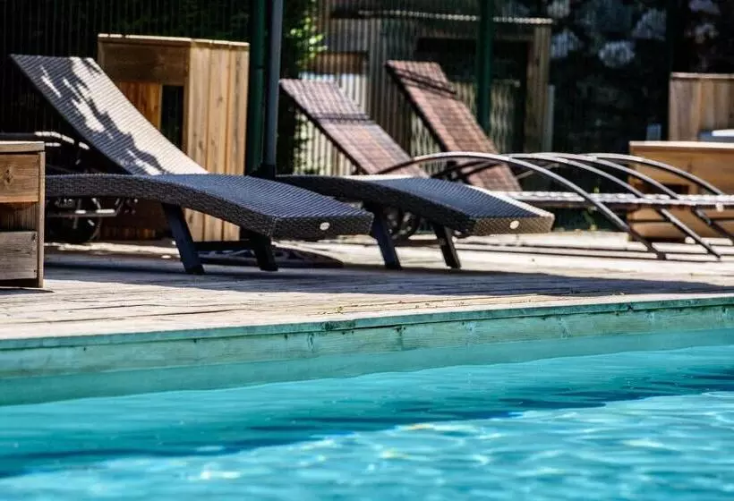 Hotelli Hôtel Neste De Jade