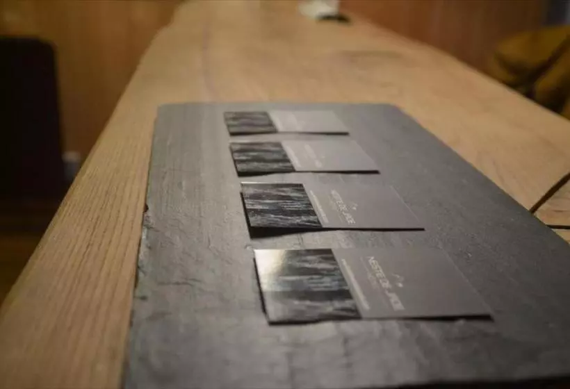 Hotelli Hôtel Neste De Jade