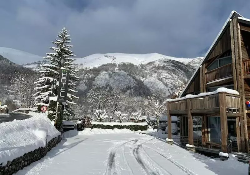 Hotelli Hôtel Neste De Jade