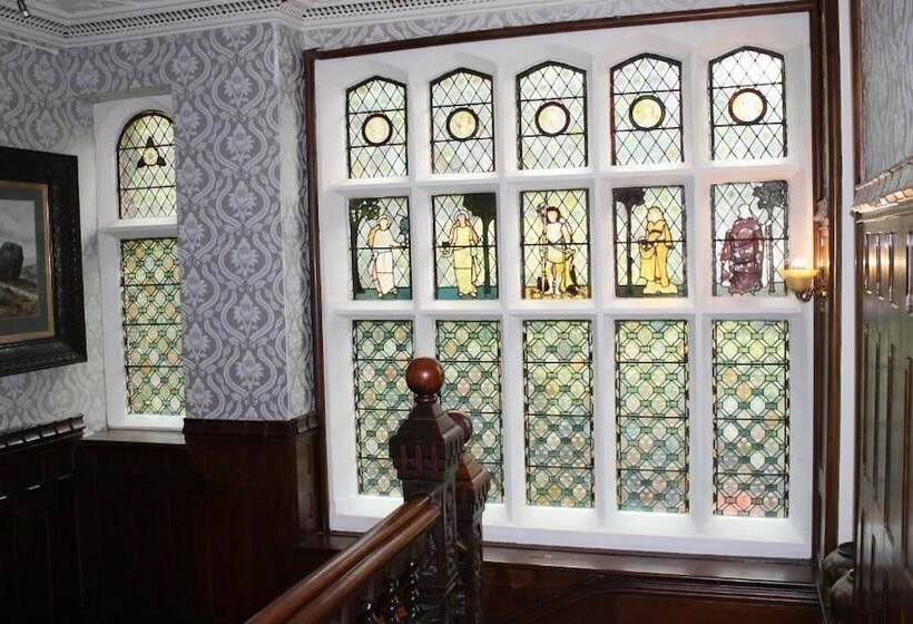 Отель Oakwood Hall