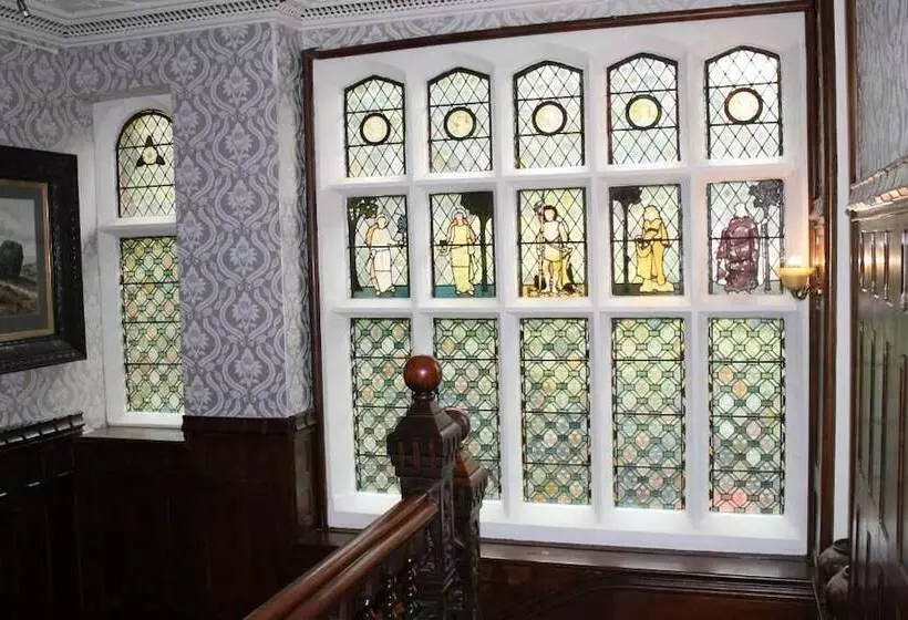 Hotelli Oakwood Hall