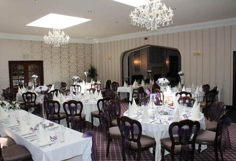 Отель Oakwood Hall