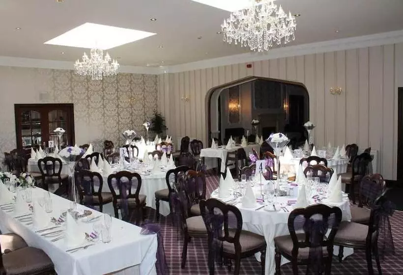 Hotelli Oakwood Hall