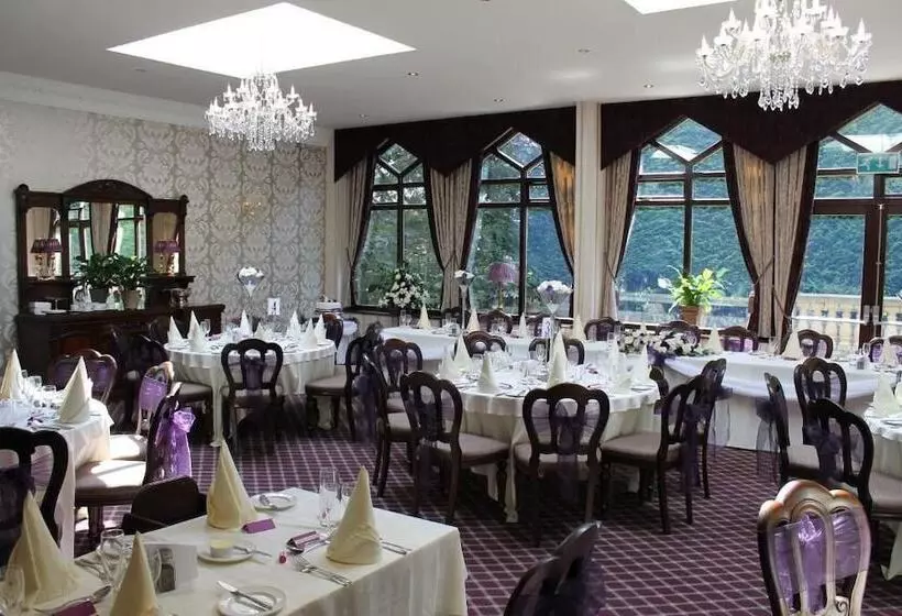 Hotelli Oakwood Hall