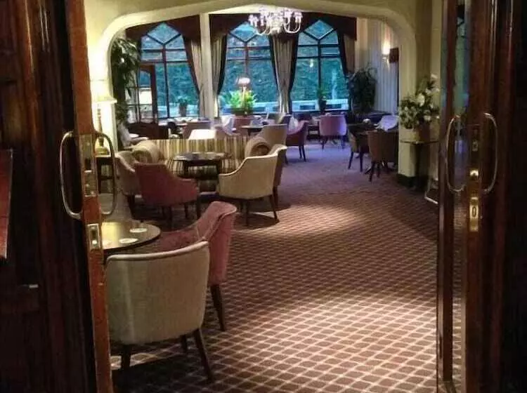 Hotelli Oakwood Hall