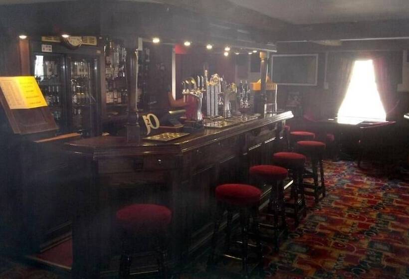 בית מלון כפרי Rose And Crown