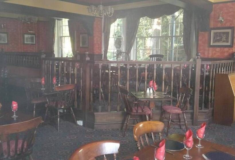 בית מלון כפרי Rose And Crown