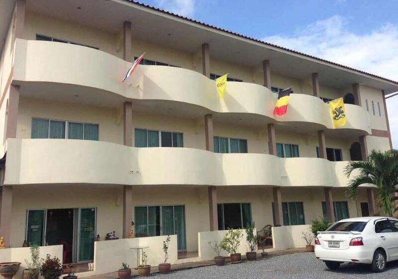 Motel Roomquest One Bangsaray