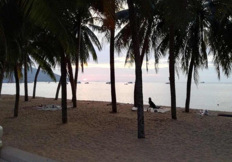 Motel Roomquest One Bangsaray