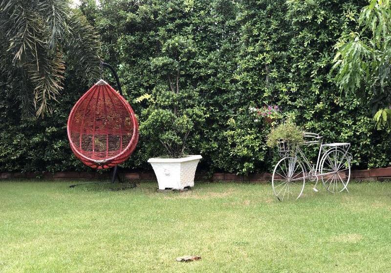 Motel Roomquest One Bangsaray