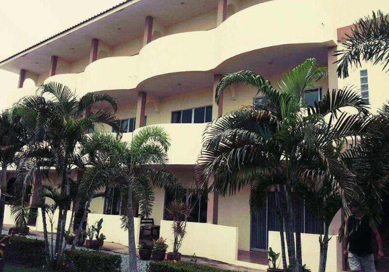 Motel Roomquest One Bangsaray