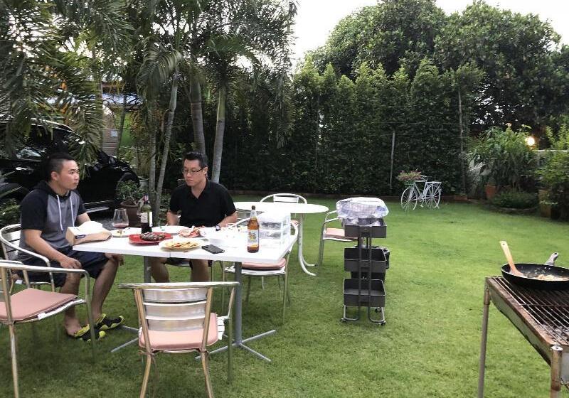 Motel Roomquest One Bangsaray