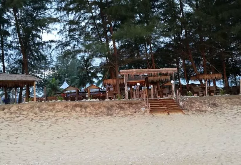 Al Safina Kijal Beach Resort