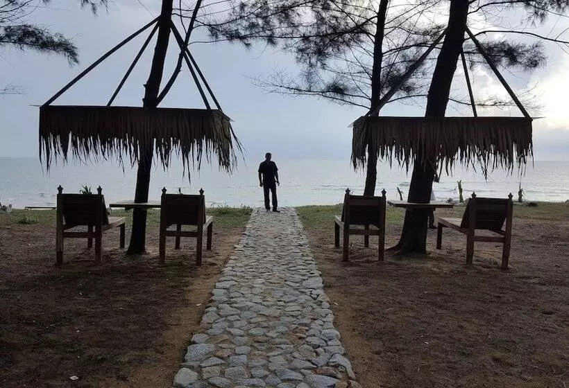 Al Safina Kijal Beach Resort