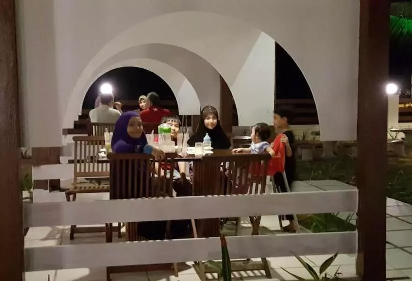 Al Safina Kijal Beach Resort