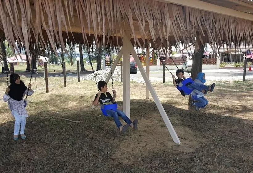 Al Safina Kijal Beach Resort