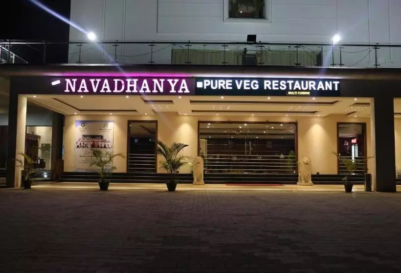 Hotelli Dsr Madhanam Inn