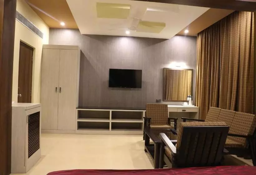 Hotelli Dsr Madhanam Inn