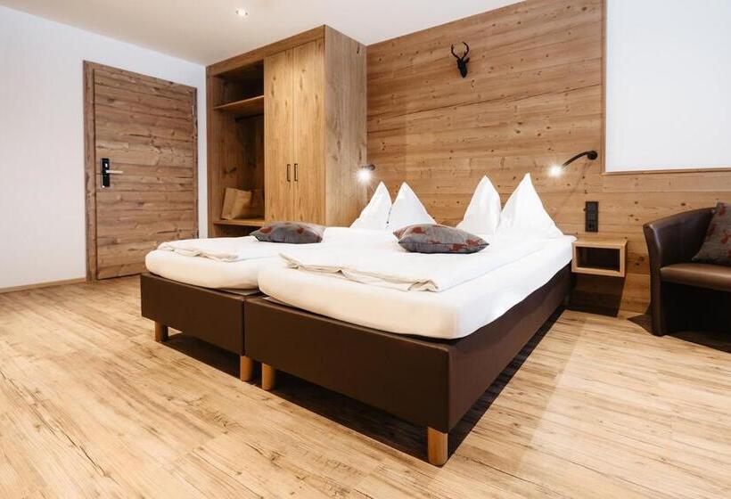 בית מלון כפרי Embacher Sport