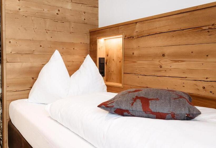 בית מלון כפרי Embacher Sport