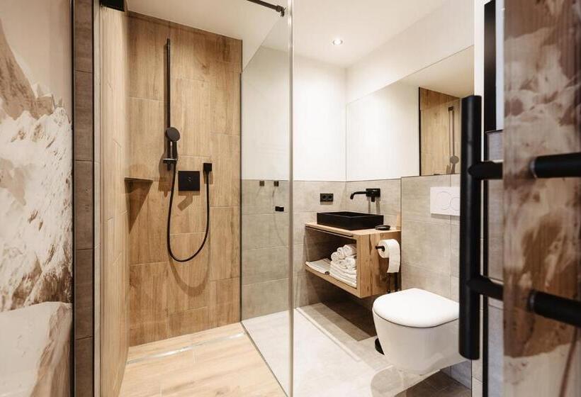 בית מלון כפרי Embacher Sport