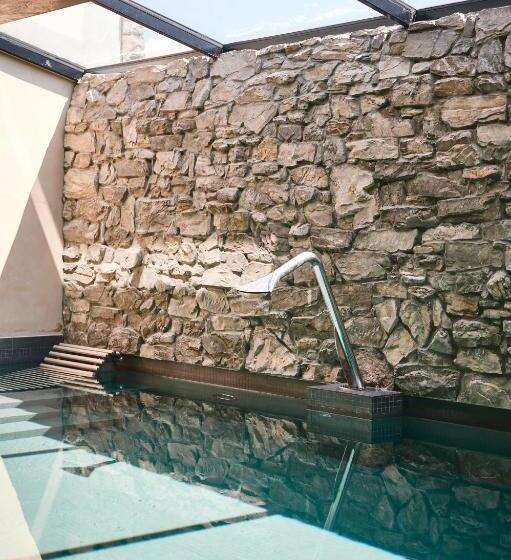 Hotel Hôtel De Rougemont & Spa