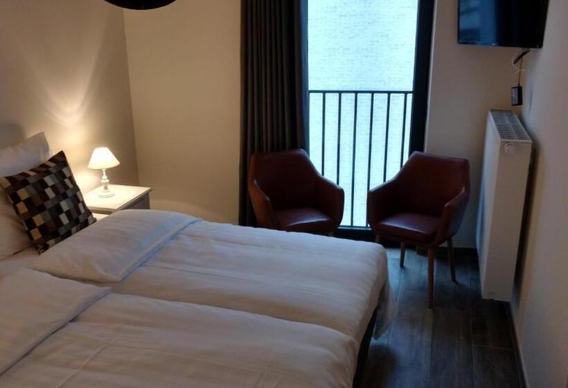 בית מלון כפרי Ladeuze