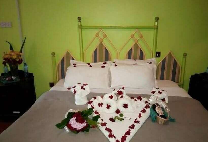 هتل Mount Kenya Leisure Lodge