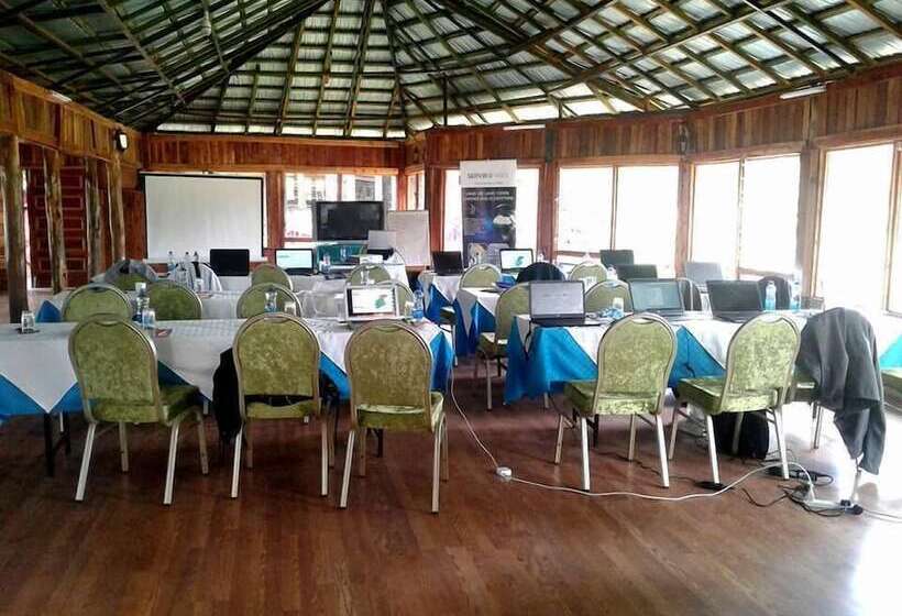 هتل Mount Kenya Leisure Lodge