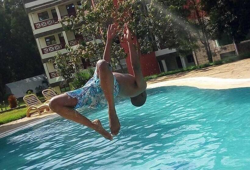 هتل Mount Kenya Leisure Lodge