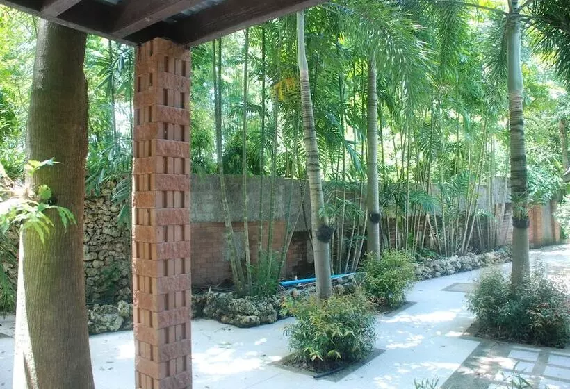 Hotelli Muaklek Holiday